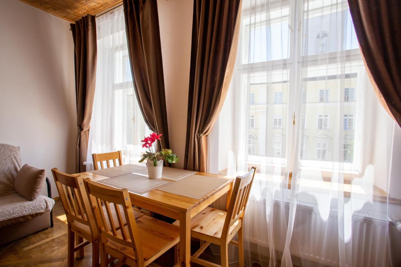 Luxury Apartment With Rynok Square View Lviv Exterior photo