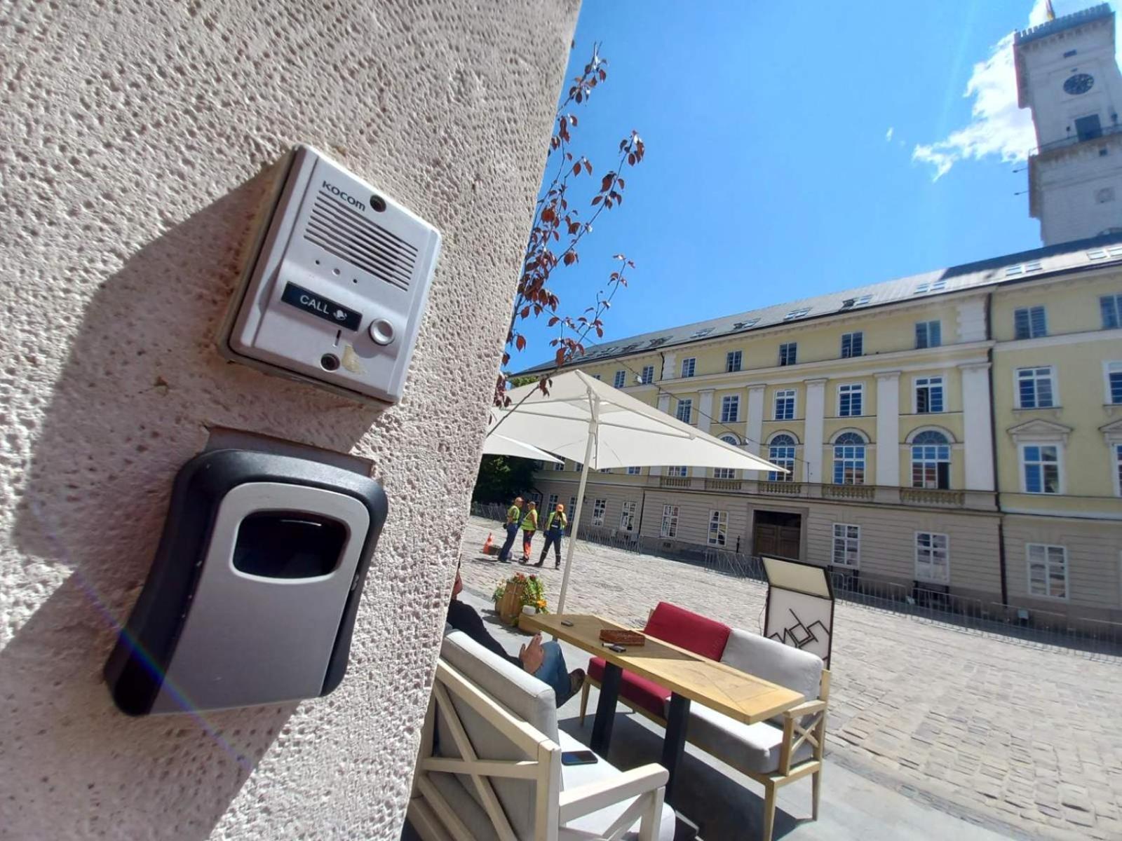 Luxury Apartment With Rynok Square View Lviv Exterior photo